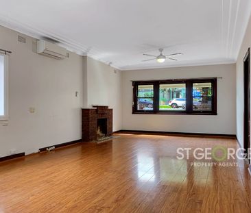 Family Home in Convenient Location - Photo 1