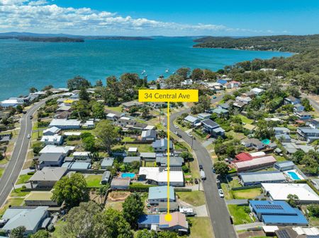 Relaxed Lakeside Living in a Peaceful Setting - Photo 4