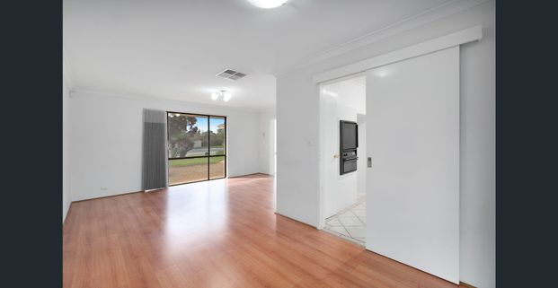 Large Family Home Located in Willetton Primary & High School Zone - Photo 1
