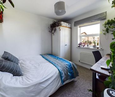 4 bedroom semi-detached house to rent - Photo 5