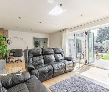 4 bedroom detached house to rent - Photo 6