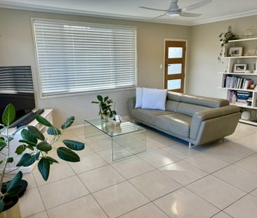 Family Home in Quiet Cul-de-sac - Photo 2