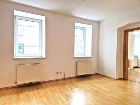 Hessenplatz! Schöne, gepflegte Wohnung mit Balkon, 85 m² WNFL im 1. OG mit Lift, Garage optional! Landstraßennähe! - Photo 2