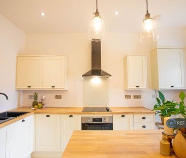 1 bedroom in a house share to rent - Photo 5