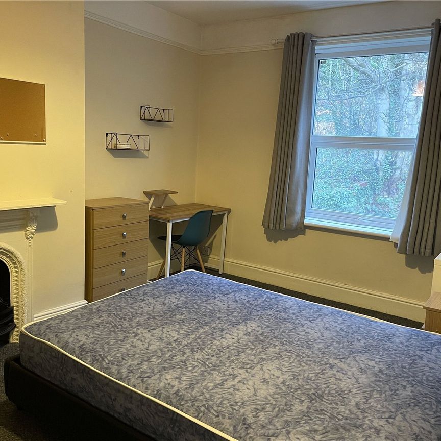 3 Woodthorpe Terrace, Huddersfield, HD1 - Photo 1