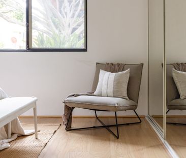 Courtyard apartment in resort-style ‘Somerset Mews’ - Photo 6