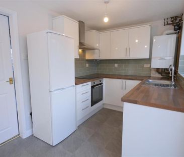 2 bedroom mews to rent - Photo 6