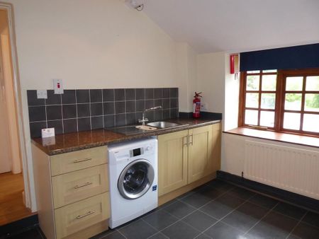 2 bedroom maisonette to rent - Photo 4