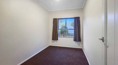 ASHHURST - 5 BEDROOM - Photo 4