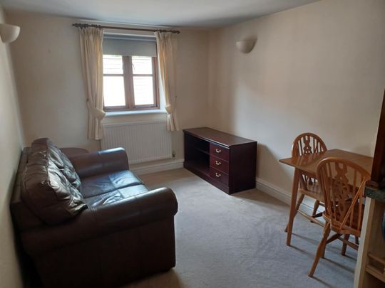 Small One Bedroom Property To Rent In Carterton - Photo 1