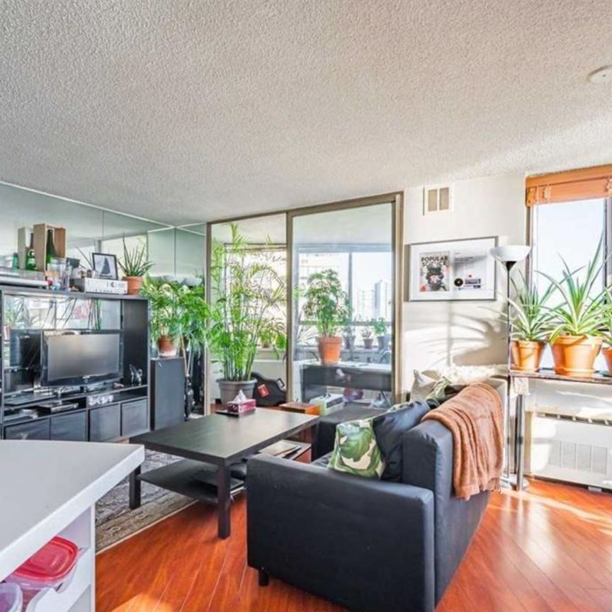 For Lease - 270 Queens Quay Unit# 1901, Toronto, Ontario - Photo 1