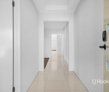 11 Derham Drive, Point Cook VIC, Belconnen - Photo 1