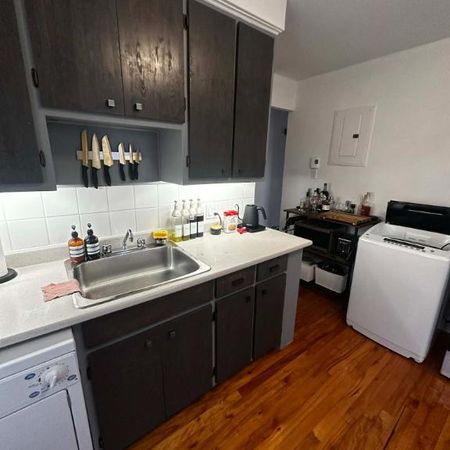 Joli 3 ½ à louer - haut de triplex - Ahuntsic – Libre en juin - Photo 3