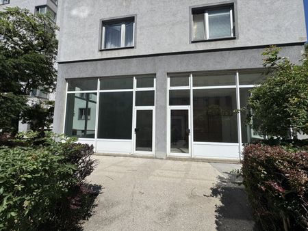 Attraktive Gewerbefläche in Bestlage – als Lokal, Nagelstudio, Massage, Büro, Atelier nutzbar – ab sofort verfügbar. - Photo 4
