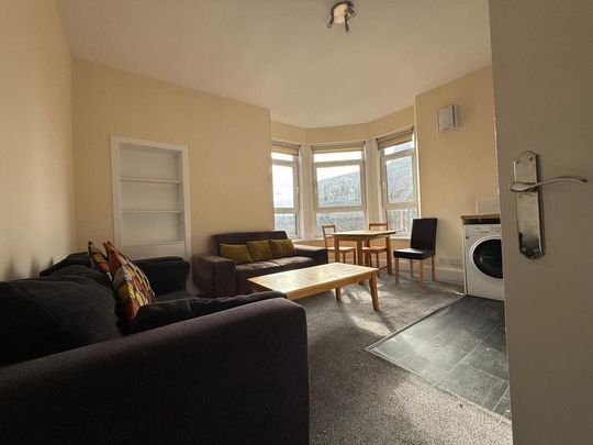 3 bedroom house of multiple occupation to rent - Photo 1