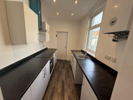 2 bedroom terraced house to rent - Photo 3