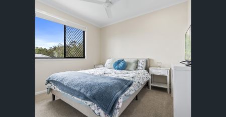 Charming Modern Townhouse in Tranquil, Boutique Complex - Photo 4