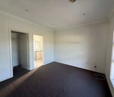 Please contact catie@sweeneyea.com.au for private inspections. - Photo 1