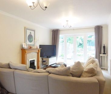 4 bedroom detached house to rent - Photo 2