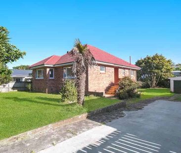 Spacious Three-Bedroom Home with Large Garden – Mount Roskill - Photo 2