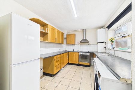 3 bedroom semi-detached house to rent - Photo 4