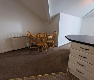 3 bedroom flat to rent - Photo 2