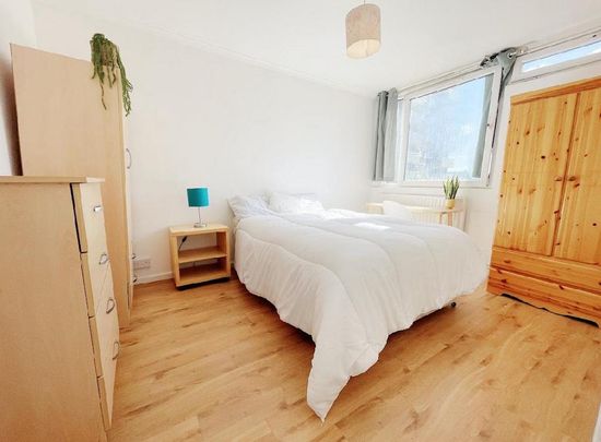 4 bedroom flat share to rent - Photo 1