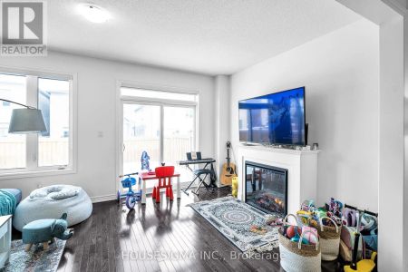 98 OGSTON CRESCENT E - Photo 2