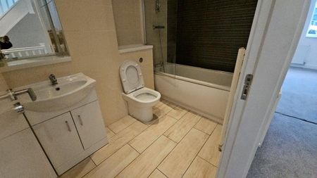 3 bedroom end of terrace house to rent - Photo 5