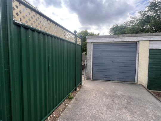 Woodside Avenue, Bridgend - Photo 1