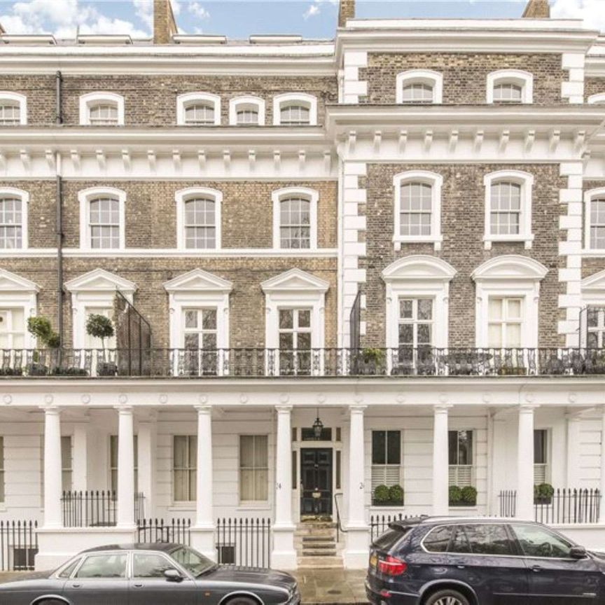 This is a charming one bedroom flat, situated in a period conversion on a very popular garden square in South Kensington. The property also benefits from a roof terrace. - Photo 1