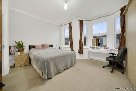 3 bedroom property to rent in London - Photo 2