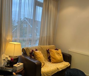 1 Bed Flat, Heather Gardens, NW11 - Photo 2