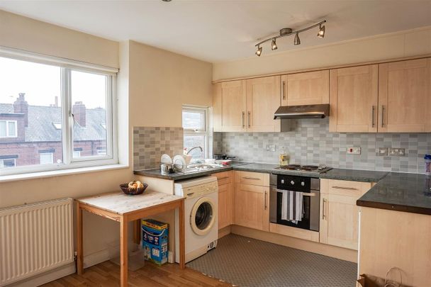 Flat 3, 12 Stanmore Road, Leeds, LS4 2RU - Photo 1