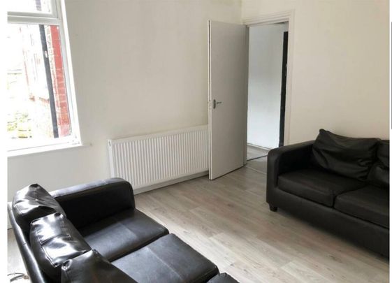 Room in a Shared House, Deramore Street, M14 - Photo 1