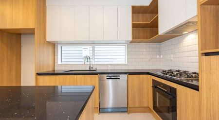 Charming 3BR New Build in Birkenhead - Photo 4