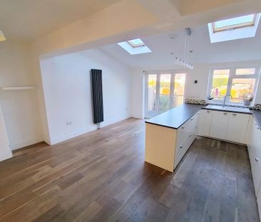 3 bedroom semi-detached house to rent - Photo 3