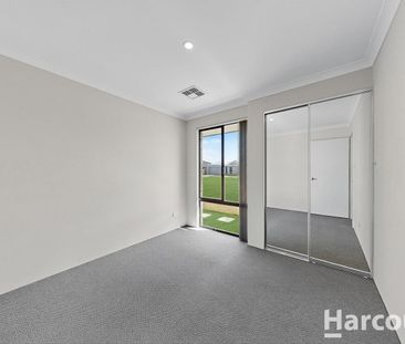 Coastal Living at Its Best - 300m to the beach! - Photo 4