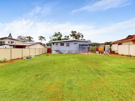 Perfect Family Home with Large Yard, Side Access for Caravan and Solar - Photo 5