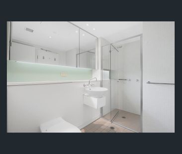 SPACIOUS EXECUTIVE ONE BEDROOM IN KING ST WHARF - STEPS TO ALL OUR ... - Photo 2