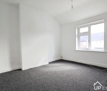 3 bedroom end of terrace house to rent - Photo 3