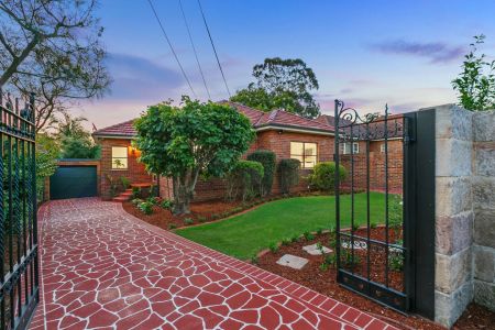 Stunning Renovated Family Home with Prized Address in Heart of Lane Cove - Photo 5