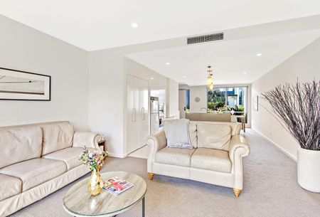 Two Bedroom Town House in Prestigious Magenta! - Photo 2