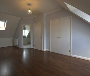 Semi-detached house to rent on - Photo 2