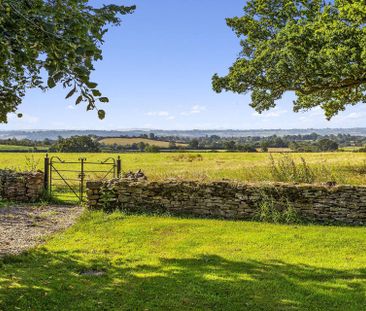 A beautiful four bedroom detached Barn. - Photo 1