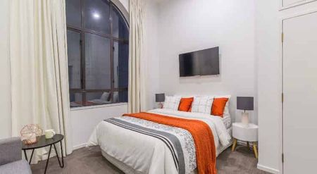 Stylish Furnished Studio in Prime Location - Photo 2