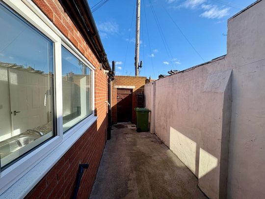 3 bedroom bungalow to rent - Photo 1