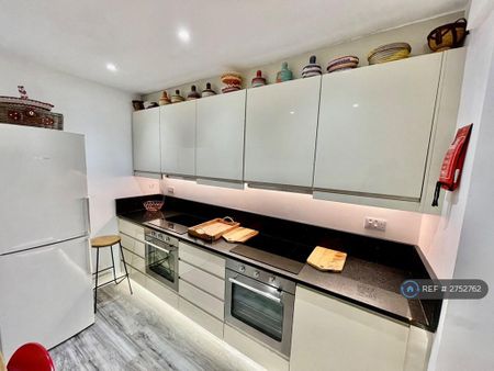 1 bedroom in a house share to rent - Photo 5