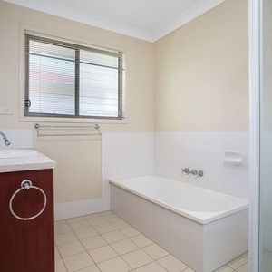 OWNER PAYS WATER BILL- Great location Unit in Mansfield State School Catchment - Photo 3