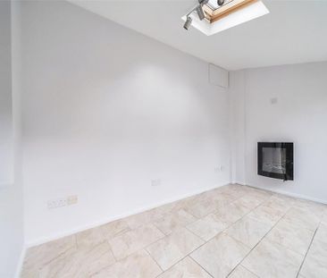 4 bedroom townhouse to rent - Photo 6